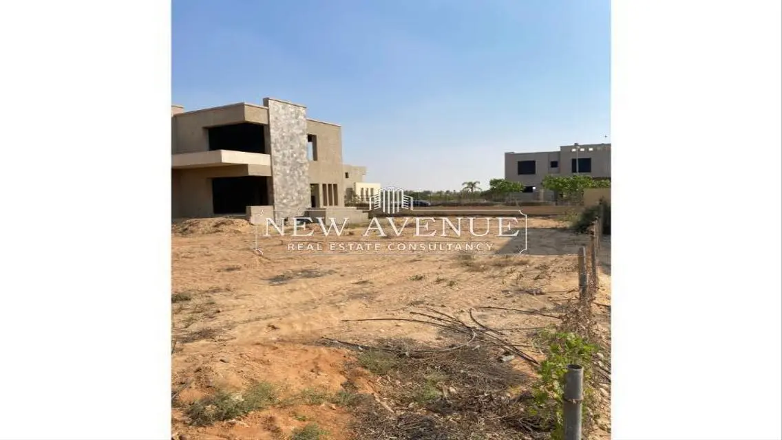 Luxury Villa with Private Garden for Sale - 5 Bedrooms