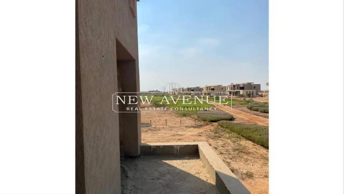 Luxury Villa with Private Garden for Sale - 5 Bedrooms