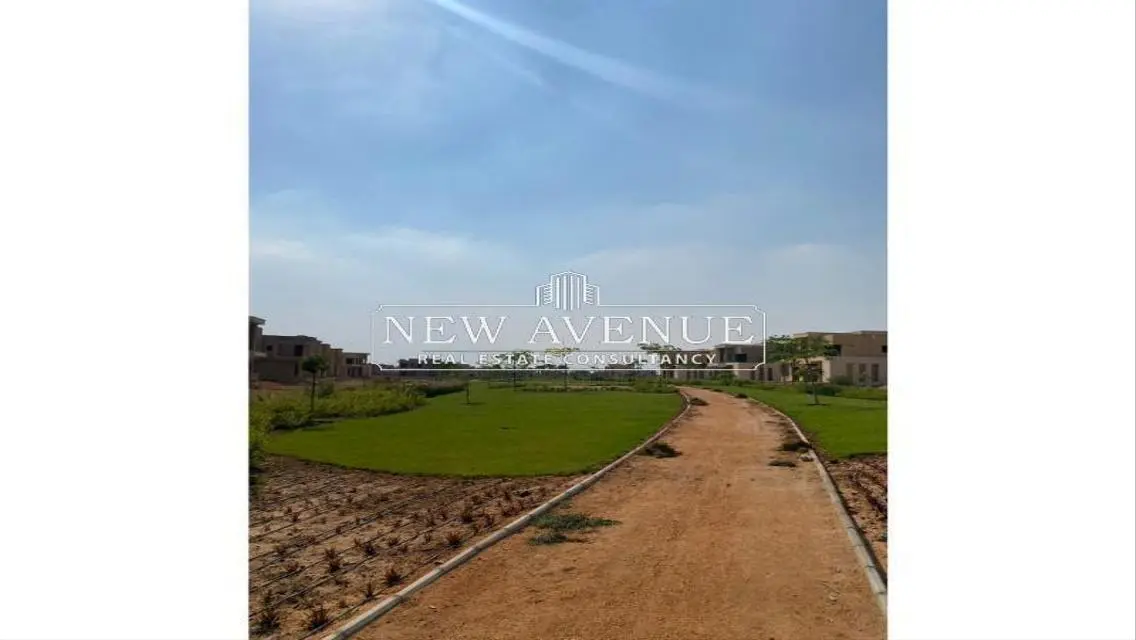 Luxury Villa with Private Garden for Sale - 5 Bedrooms