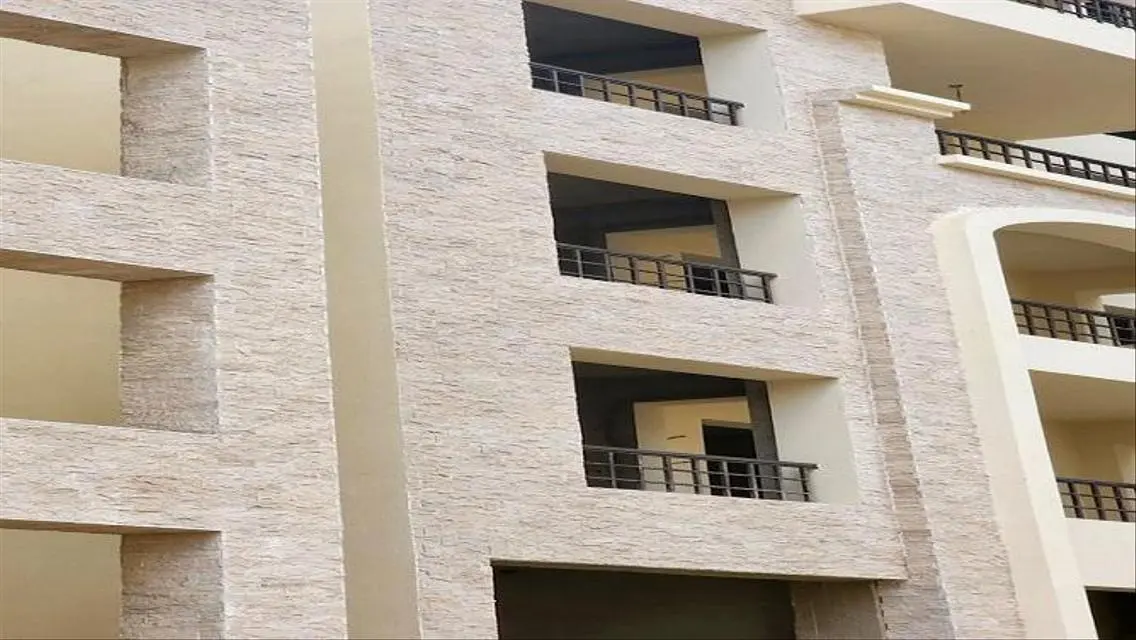 فيلا فاخرة بمسبح خاص وحديقة في موقع متميز