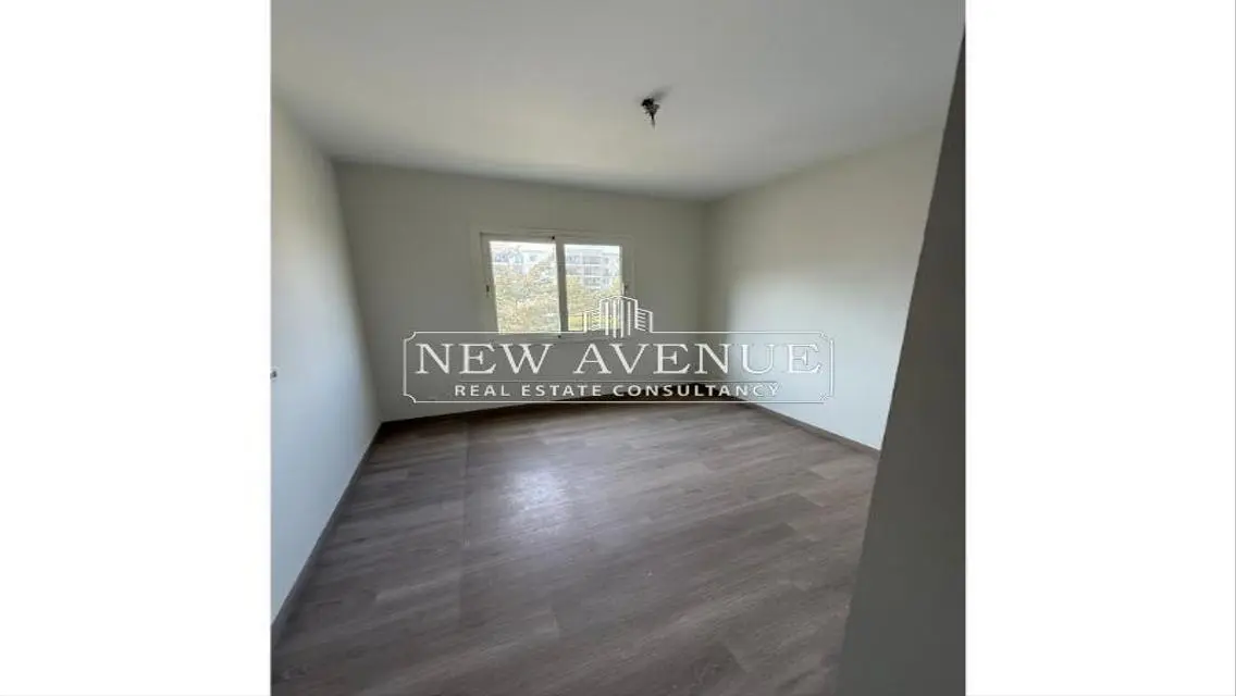 Luxurious Apartment with Spacious Layout in the Heart of the City