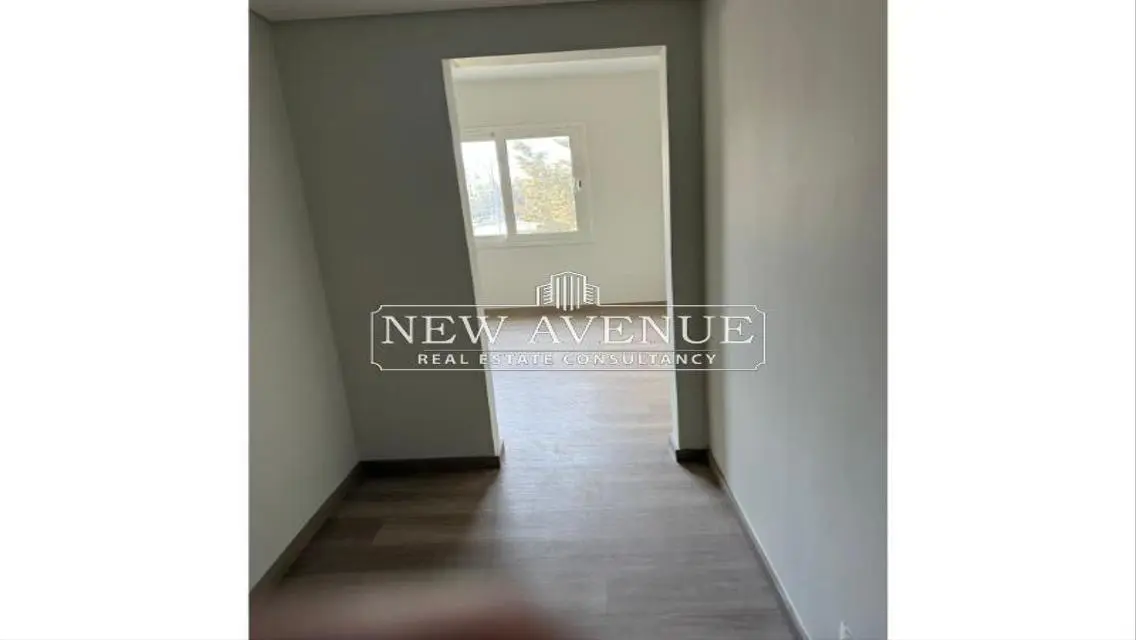 Luxurious Apartment with Spacious Layout in the Heart of the City