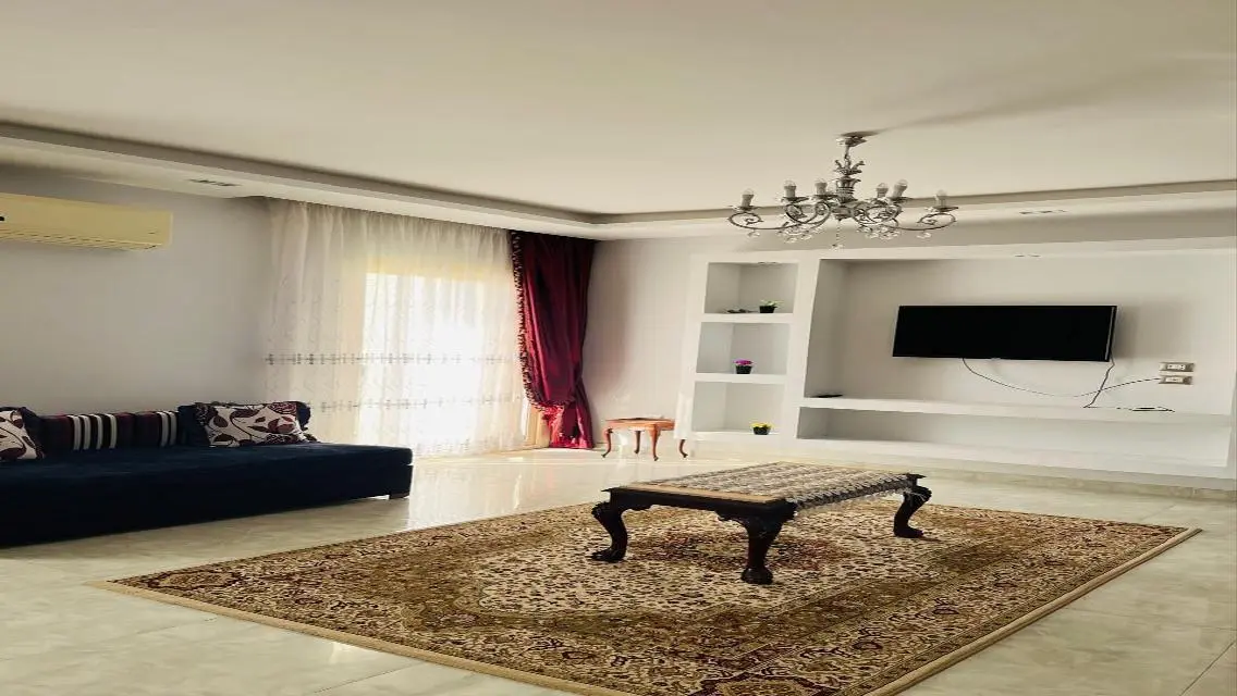شقة فاخرة للبيع في موقع متميز