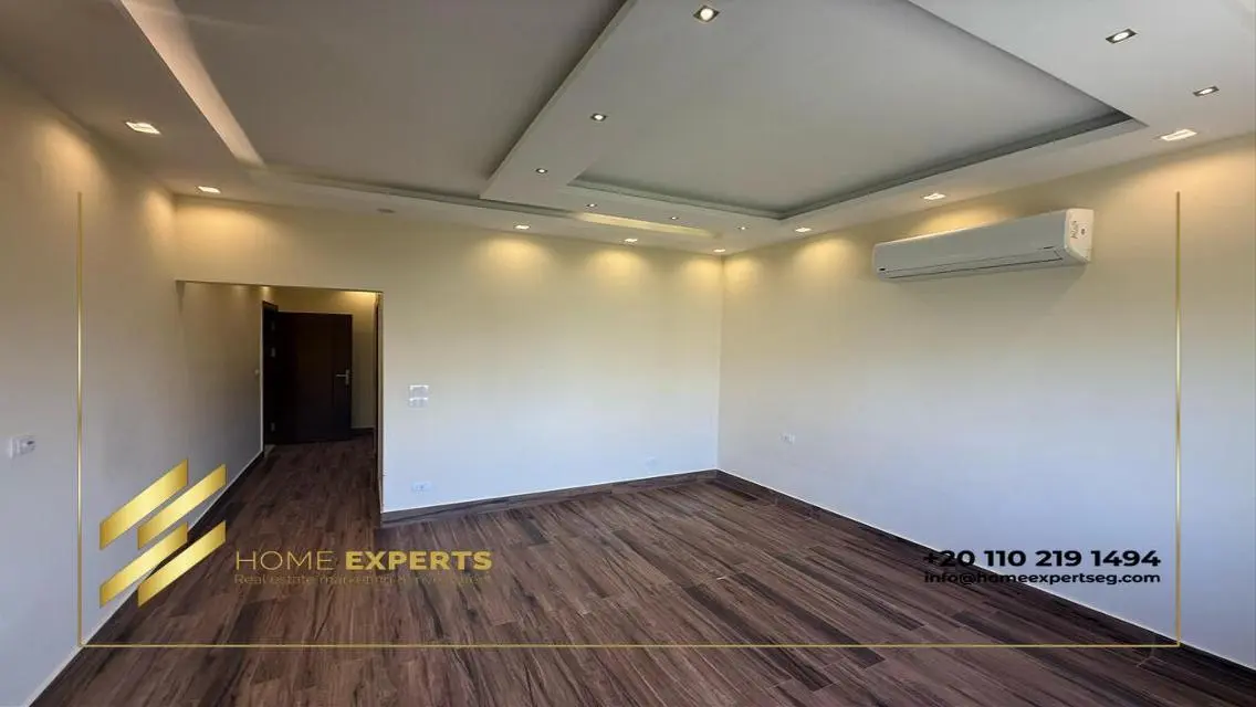 Luxury Villa with Garden and Pool in a Prime Location