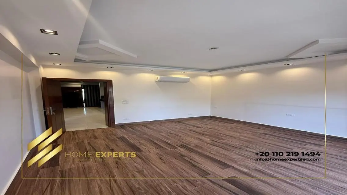 Luxury Villa with Garden and Pool in a Prime Location
