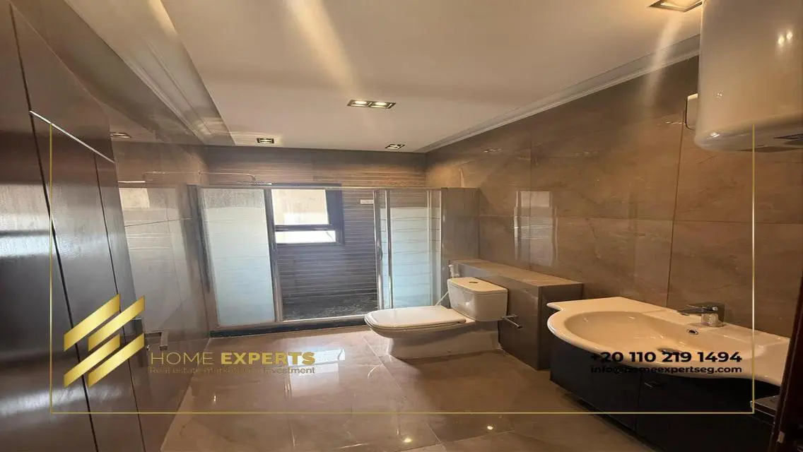 Luxury Villa with Garden and Pool in a Prime Location