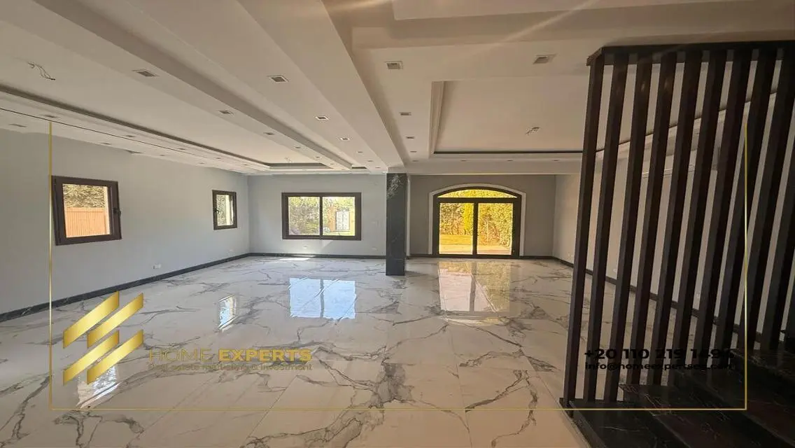 Luxury Villa with Garden and Pool in a Prime Location