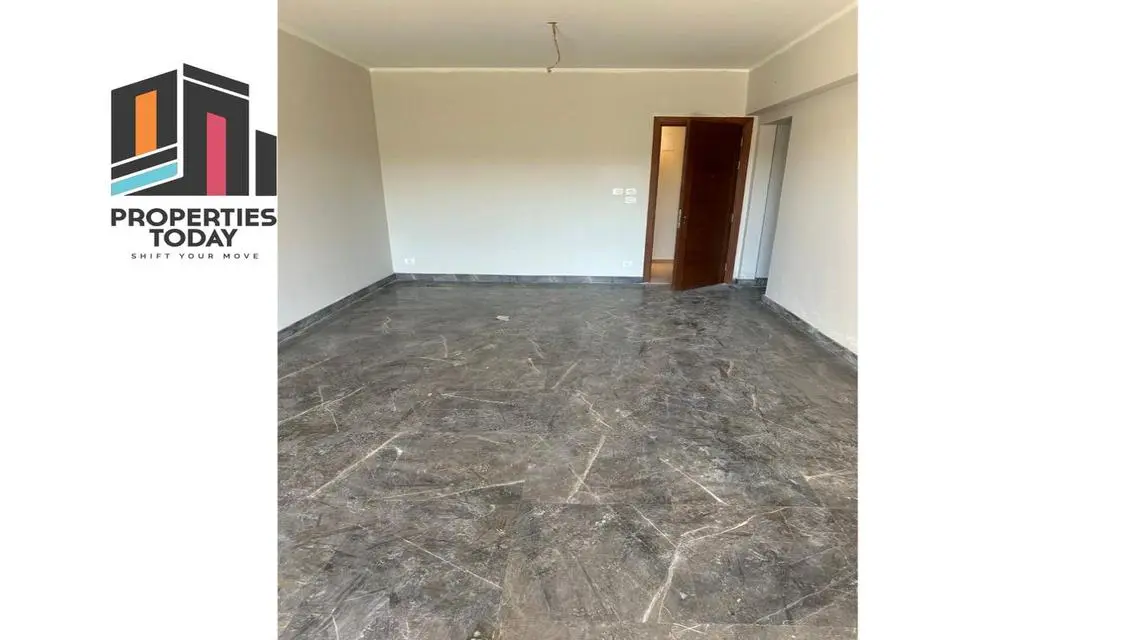 شقة فاخرة للبيع بمساحة واسعة