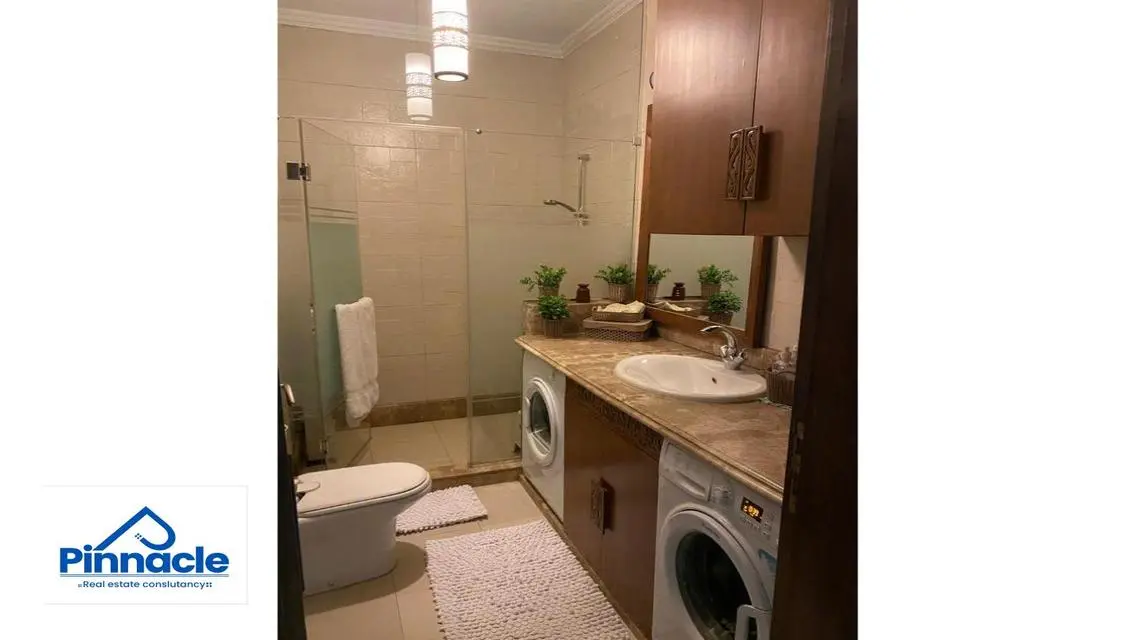 Luxury in the Heart of the City: Spacious Apartment