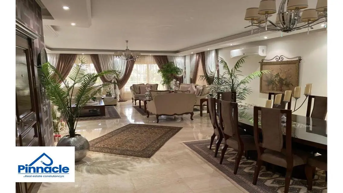 Luxury in the Heart of the City: Spacious Apartment