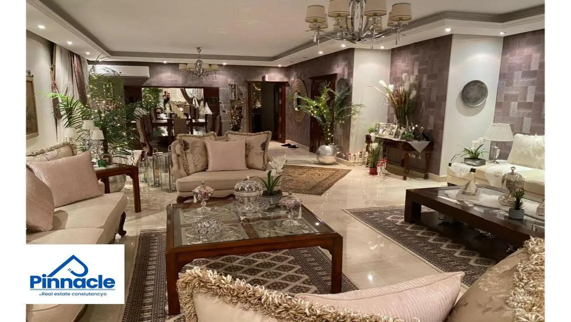 Luxury in the Heart of the City: Spacious Apartment