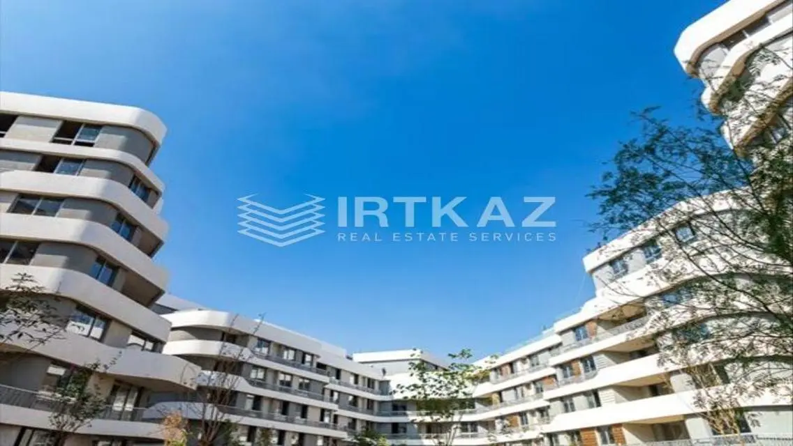 Exceptional Investment Opportunity in Lakeside Property