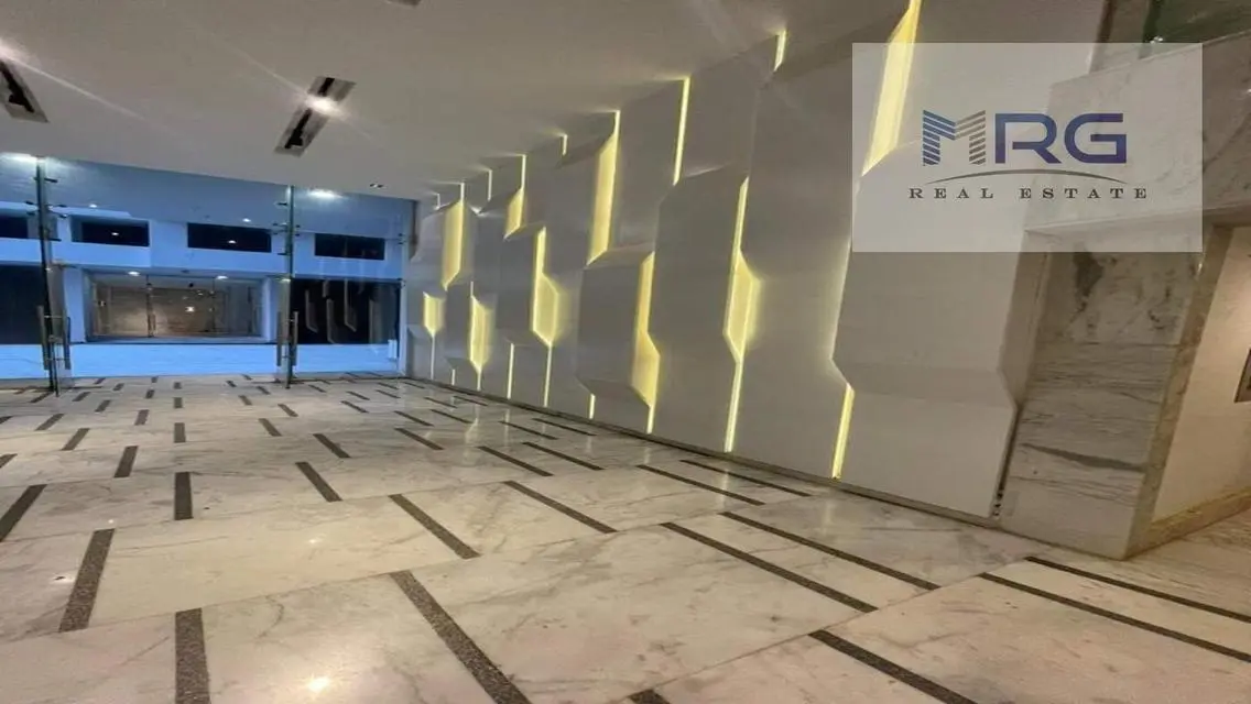 عقار فخم مع مسبح خاص في موقع مميز