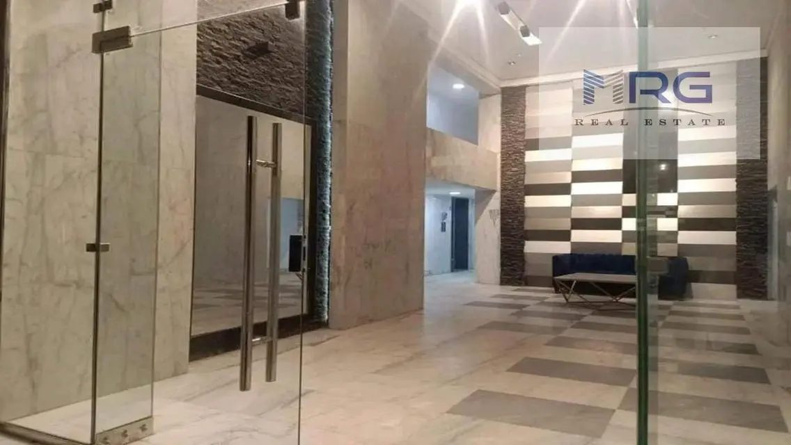 عقار فخم مع مسبح خاص في موقع مميز