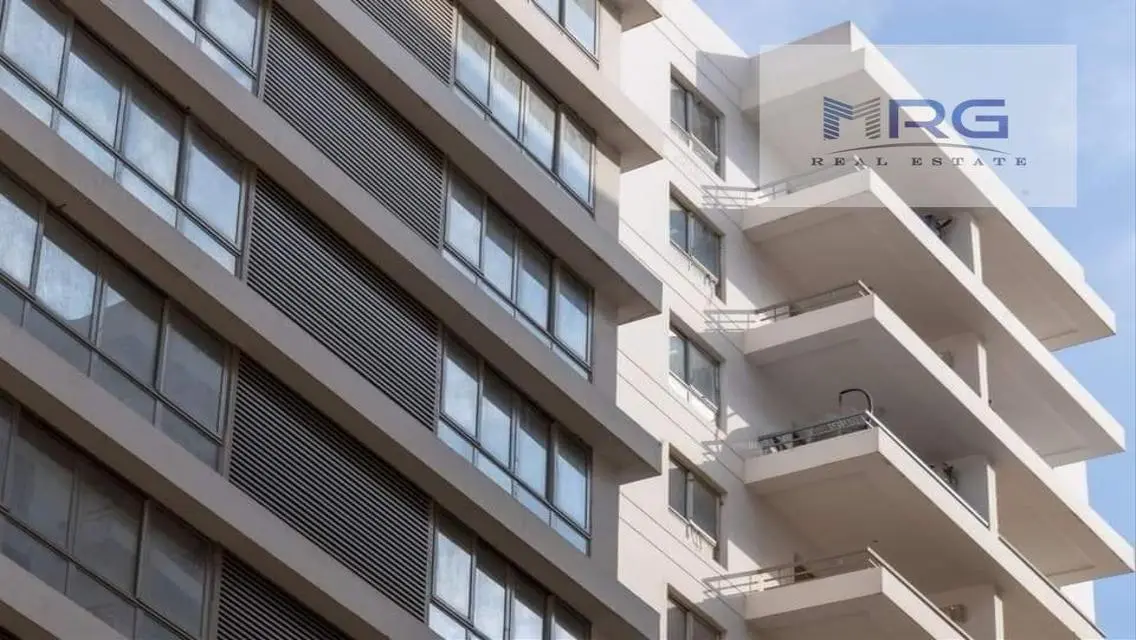 عقار فخم مع مسبح خاص في موقع مميز