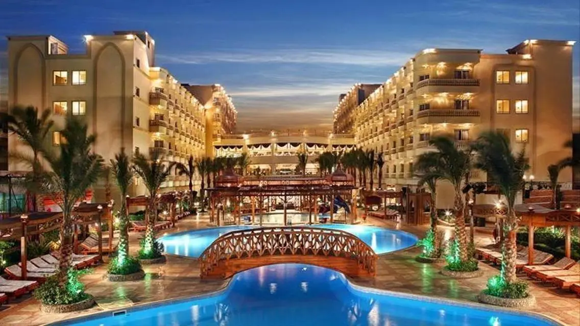 Luxurious Apartment Overlooking Lakes for Sale