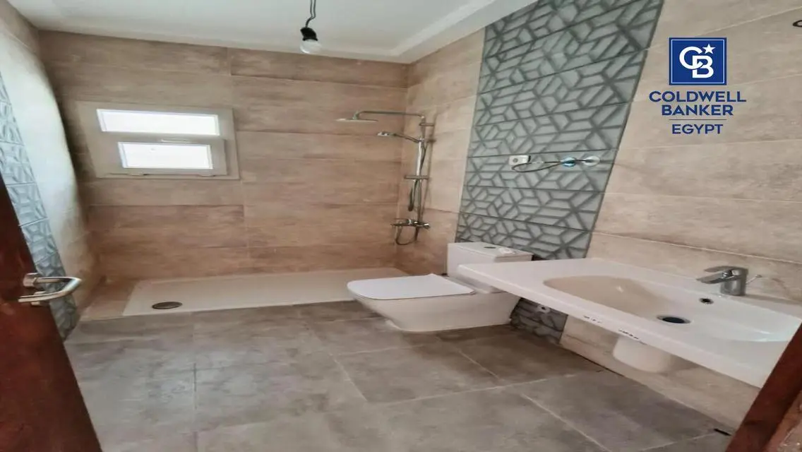 Luxury Apartment with Balcony and Security Guard in Cairo