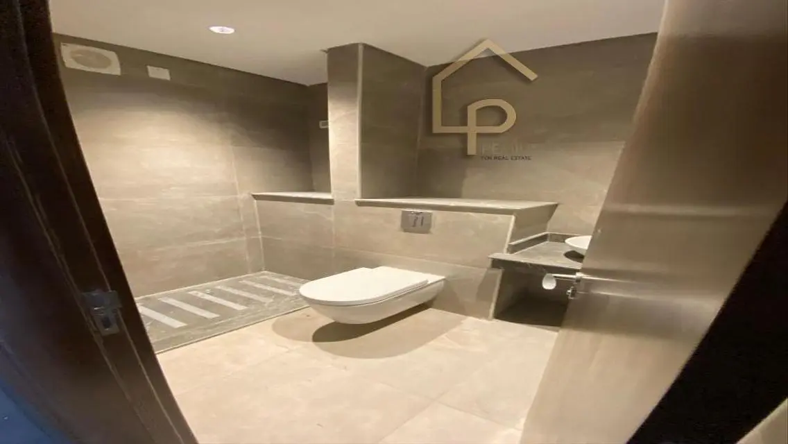 Luxury Apartment Overlooking the Park in the Heart of the City
