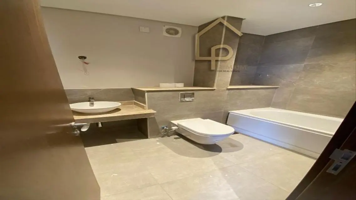 Luxury Apartment Overlooking the Park in the Heart of the City
