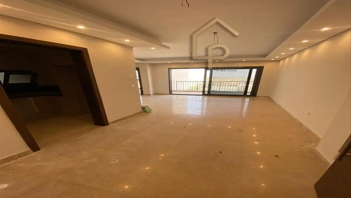Luxury Apartment Overlooking the Park in the Heart of the City