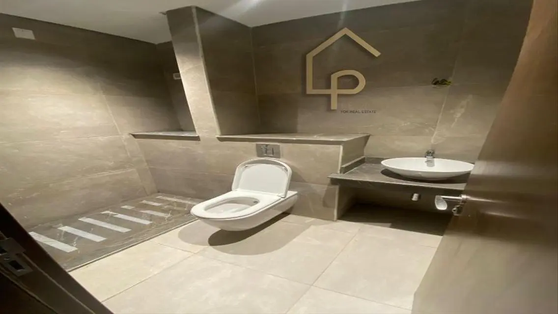 Luxury Apartment Overlooking the Park in the Heart of the City