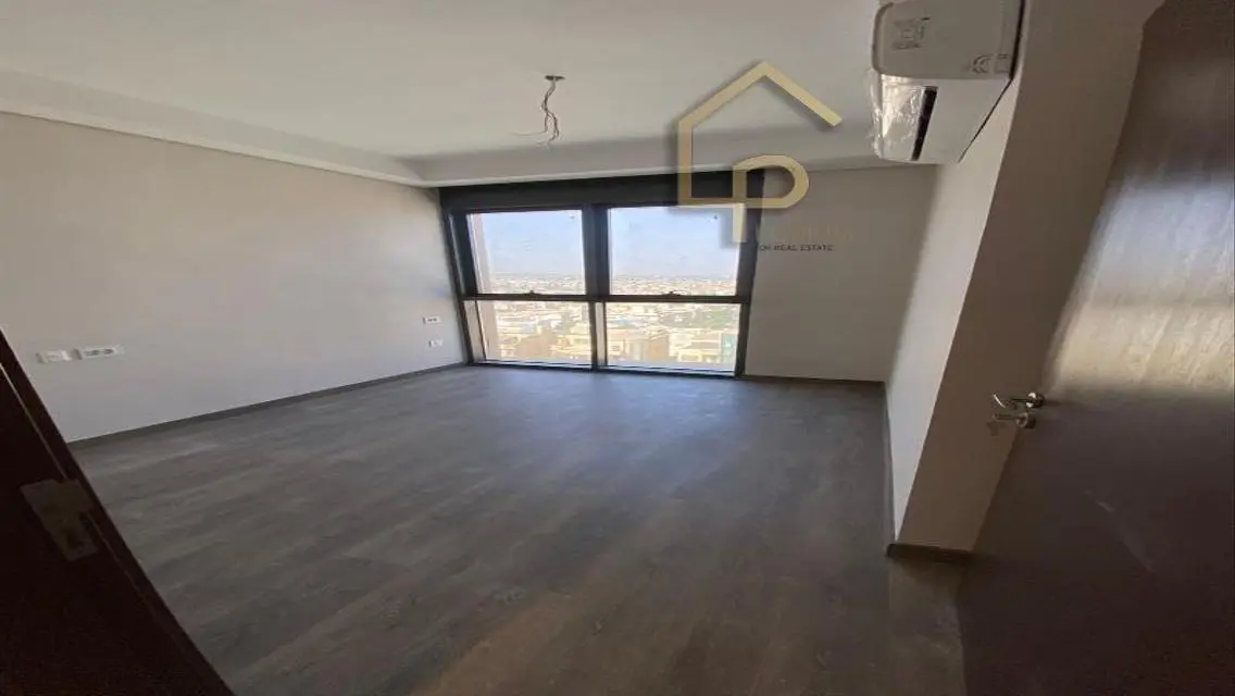 Luxury Apartment Overlooking the Park in the Heart of the City