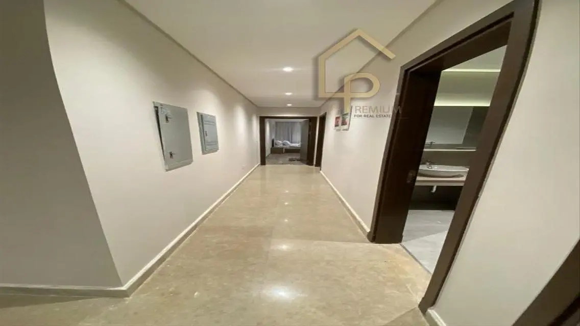 Luxury Apartment Overlooking the Park in the Heart of the City
