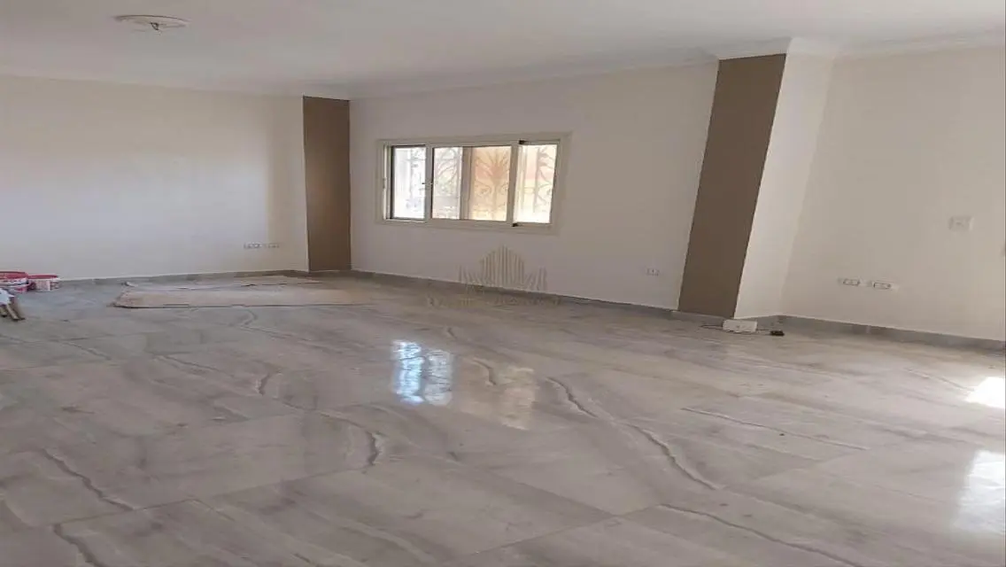 شقة فاخرة للبيع في موقع متميز