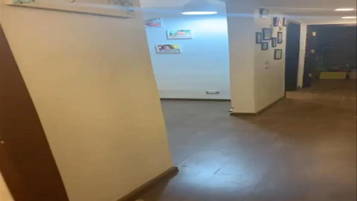 شقة فاخرة مع شرفة للبيع