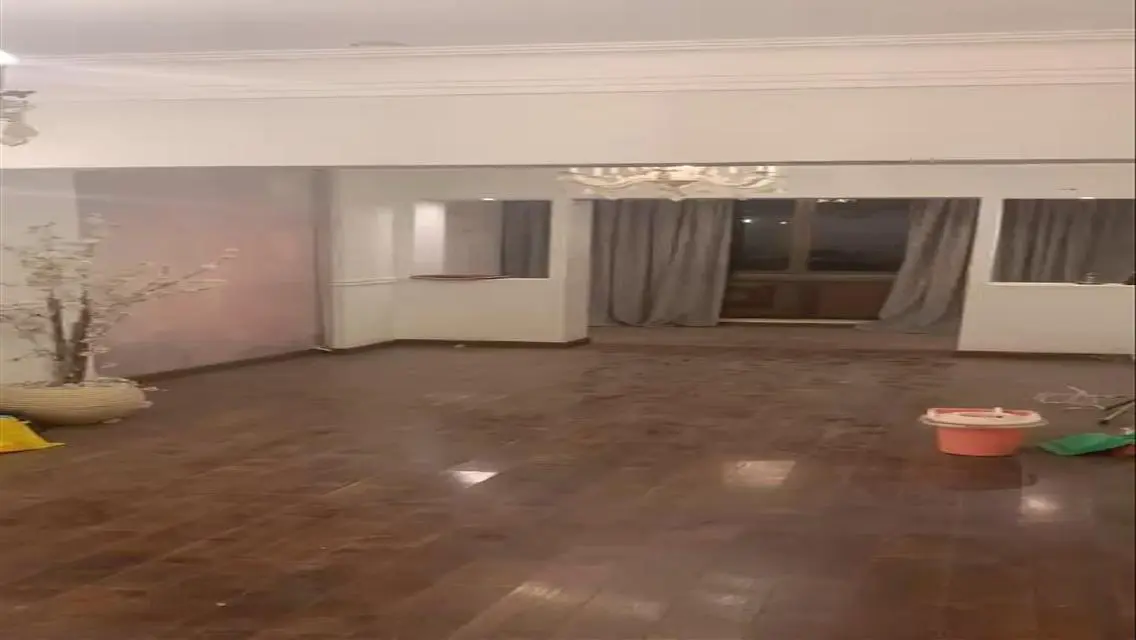 شقة فاخرة مع شرفة للبيع