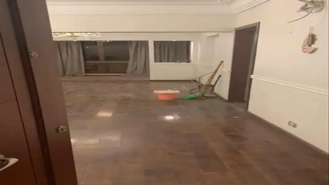 شقة فاخرة مع شرفة للبيع