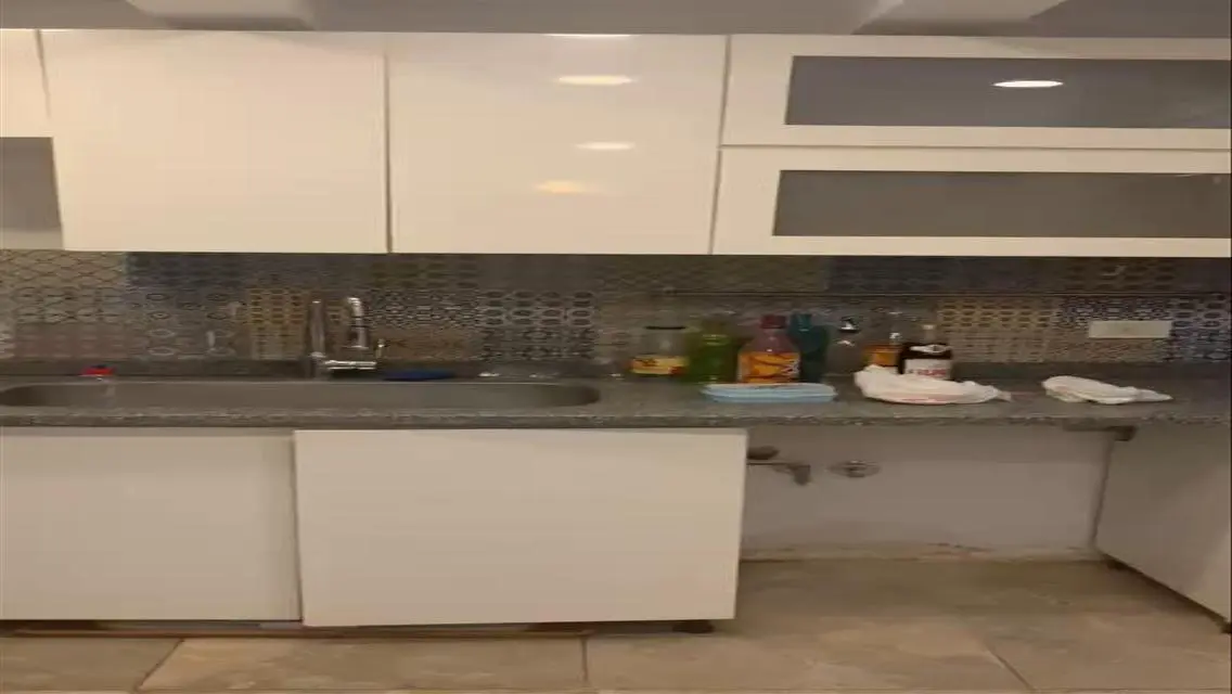 شقة فاخرة مع شرفة للبيع