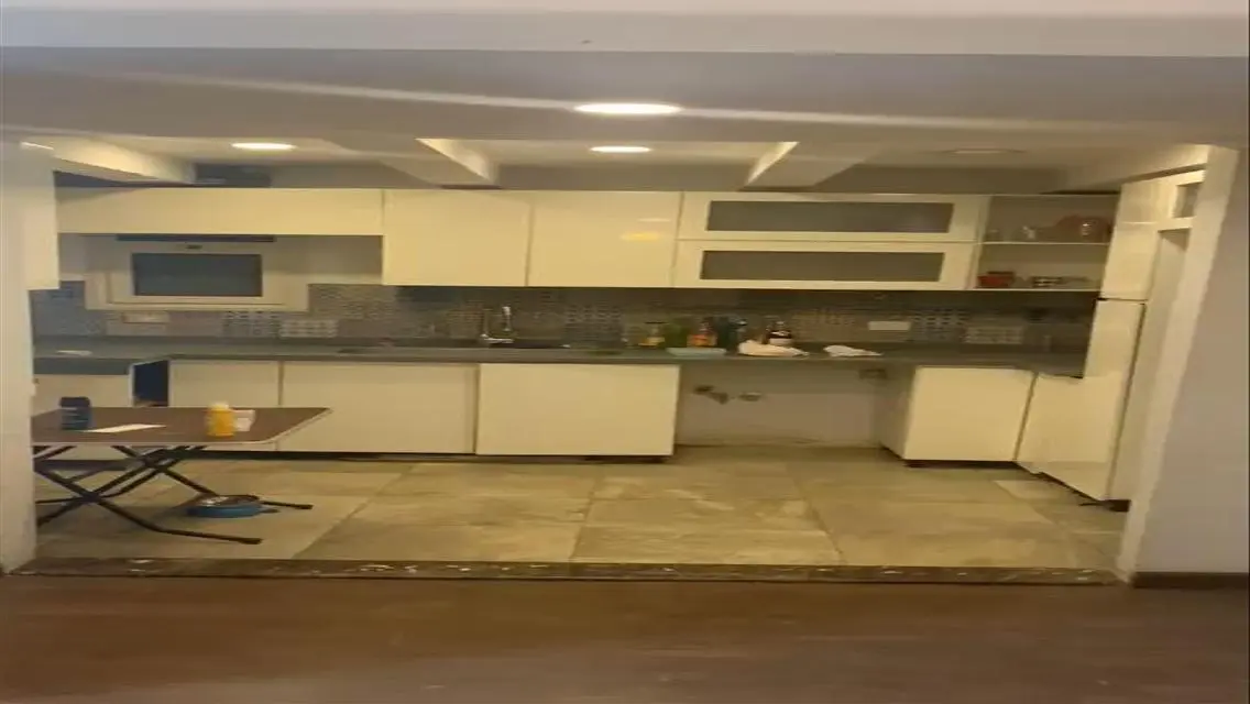 شقة فاخرة مع شرفة للبيع