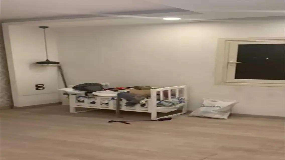 شقة فاخرة مع شرفة للبيع