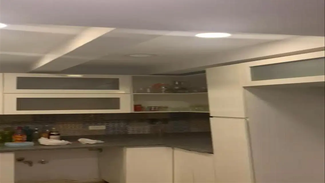 شقة فاخرة مع شرفة للبيع