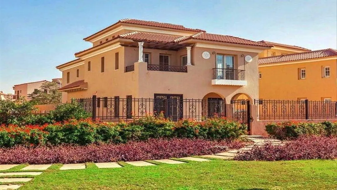 Luxurious Villa for Sale in Hyde Park - New Cairo