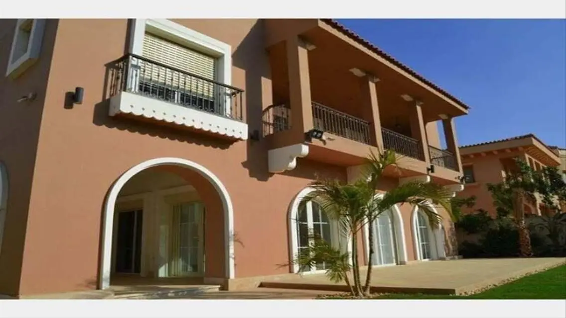 Luxurious Villa for Sale in Hyde Park - New Cairo