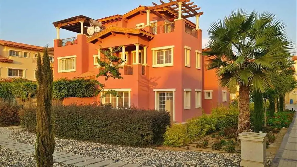 Luxurious Villa for Sale in Hyde Park - New Cairo