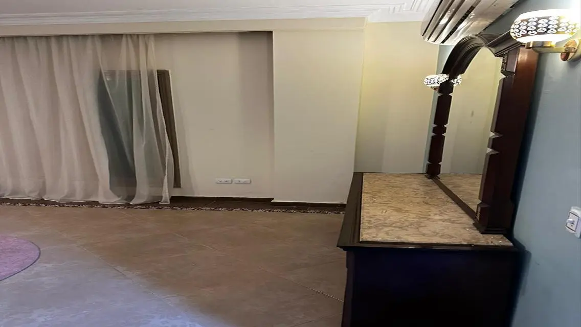 فيلا فاخرة للبيع بموقع متميز