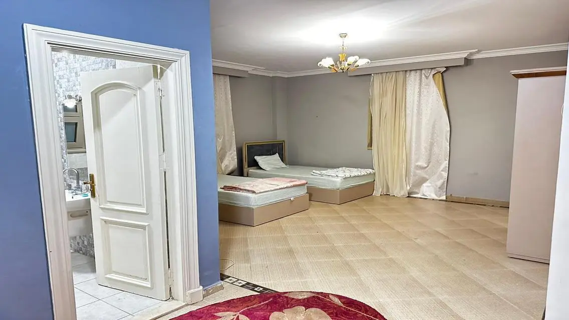 فيلا فاخرة للبيع بموقع متميز