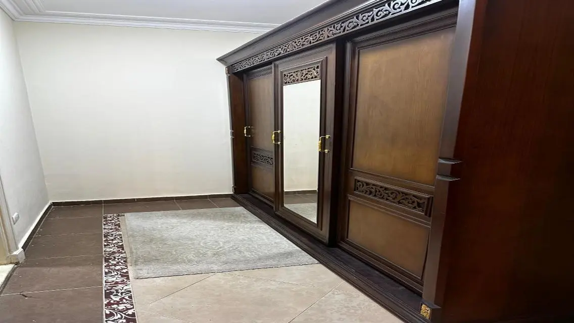 فيلا فاخرة للبيع بموقع متميز