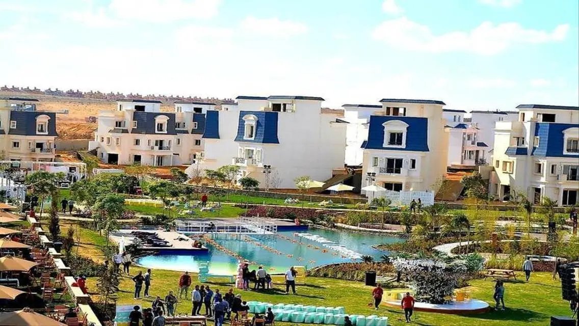 Luxurious Apartment in Abu Dhabi with Private Garden and Full Amenities