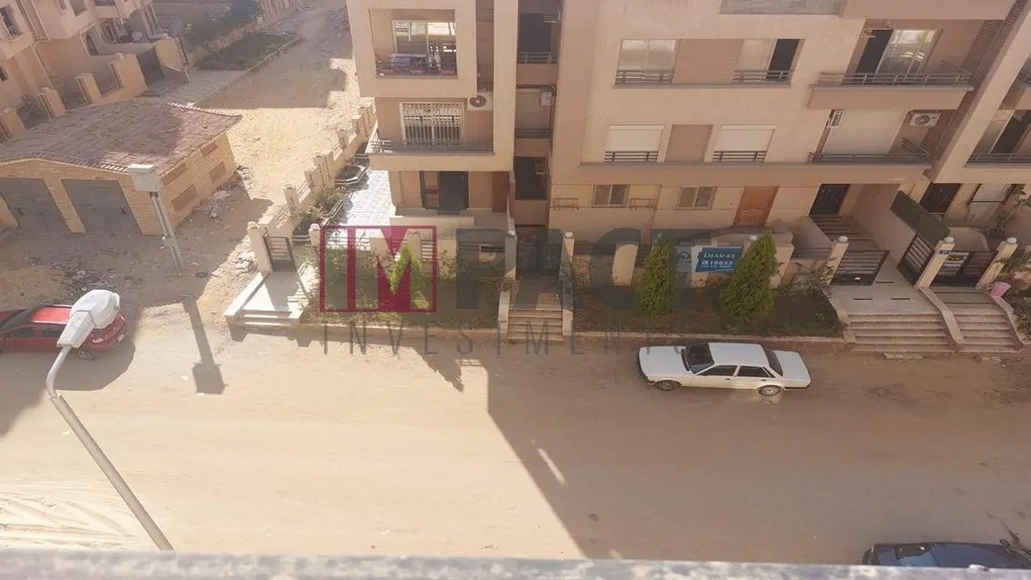 فيلا فاخرة مع حديقة ومسبح خاص للبيع