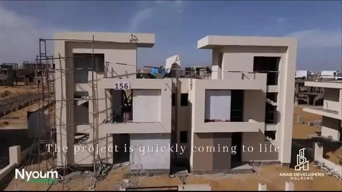 فيلا فاخرة مع حديقة ومسبح خاص للبيع