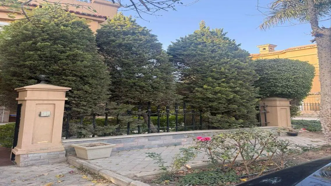 منزل فاخر مع حديقة ومسبح خاص