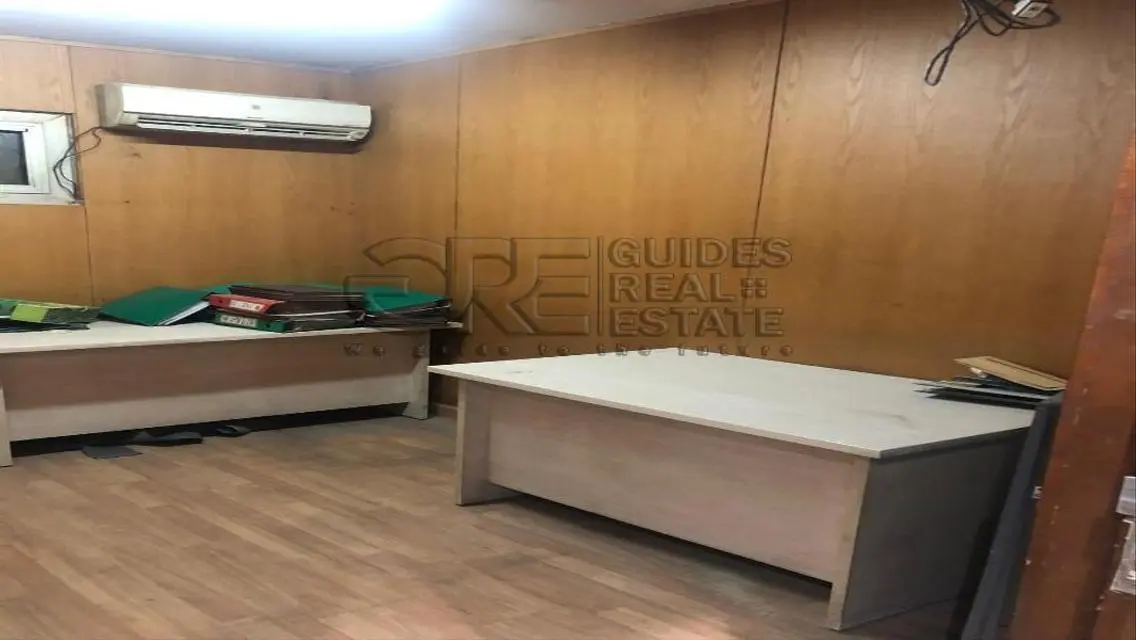 عقار فاخر بمساحة 1652 متر