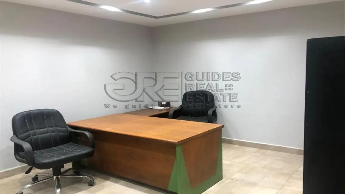 عقار فاخر بمساحة 1652 متر
