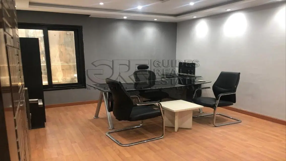 عقار فاخر بمساحة 1652 متر