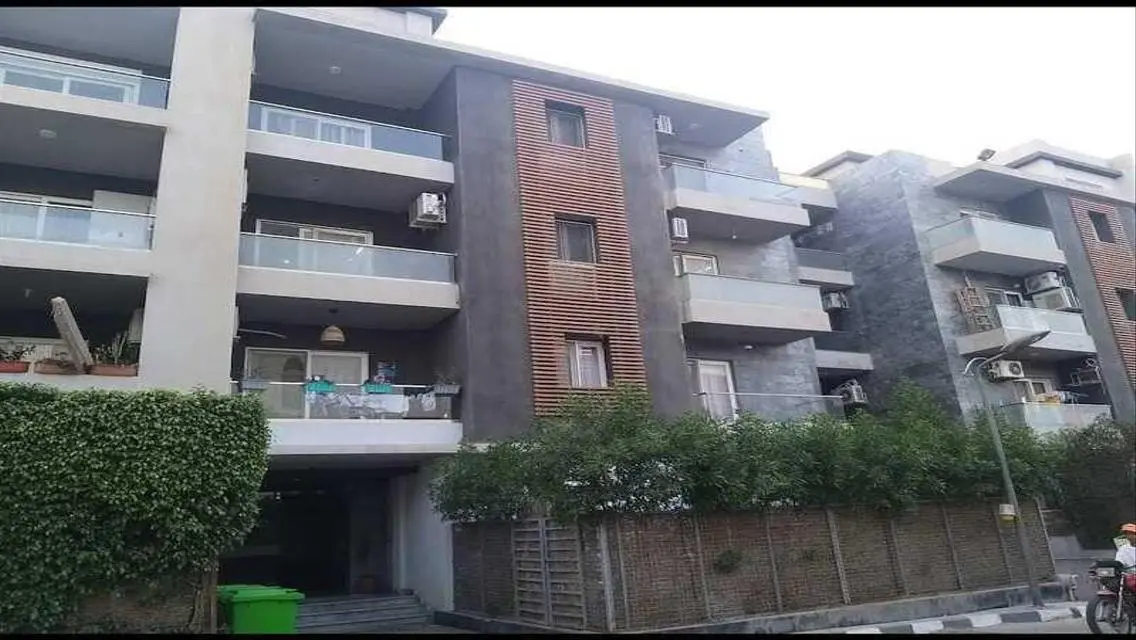 فيلا فاخرة للبيع في موقع متميز