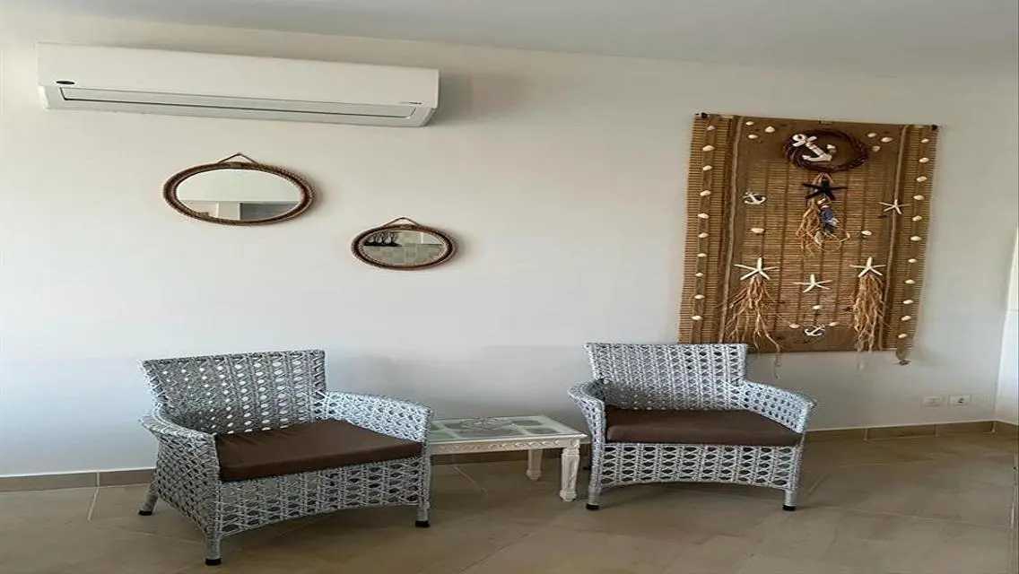 فيلا فاخرة مع حديقة خاصة ومسبح مشترك